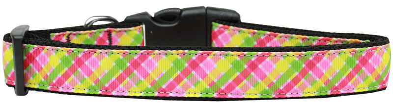 This 1" wide size large dog collar is made of durable nylon with a high quality ribbon overlay.  It is adjustable to fit a neck size from 18-26".