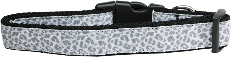 This 3/8" wide, 6 foot long leash is made of durable nylon with a high quality ribbon overlay.