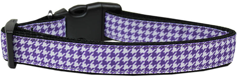 This 1" wide size XL dog collar is made of durable nylon with a high quality ribbon overlay.  It is adjustable to fit a neck size from 23-32".